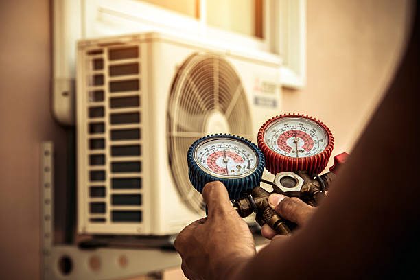 Professional Ductwork Repair technician working in Mullin, TX